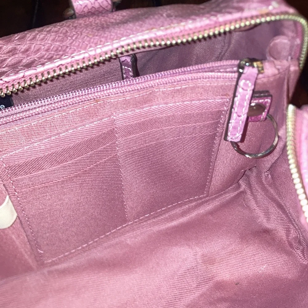 Liz Claiborne Retro Pink Faux Crocodile Embossed Cylindrical Purse (ABBA) - Picture 12 of 16